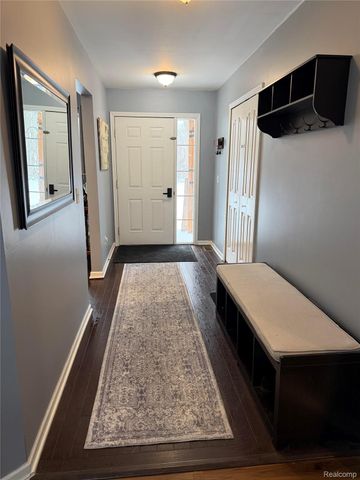 8645 Country Club Drive, Hamburg Township, MI 48169