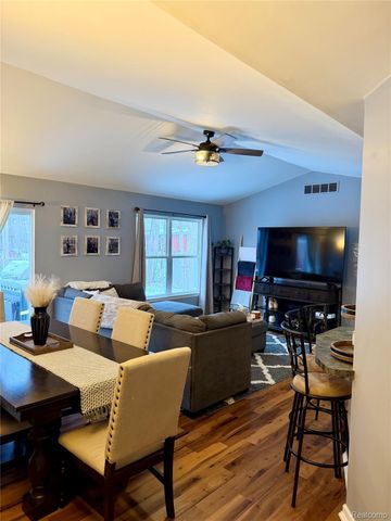 8645 Country Club Drive, Hamburg Township, MI 48169