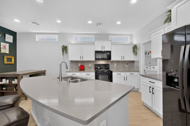 1429 Tierra Verde Loop NW, Los Lunas, NM 87031