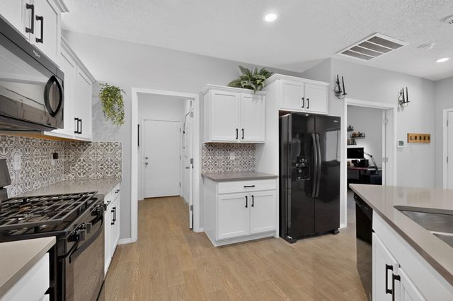 1429 Tierra Verde Loop NW, Los Lunas, NM 87031