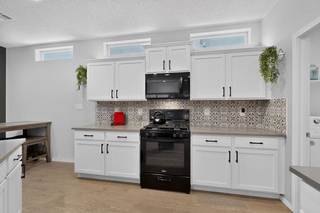 1429 Tierra Verde Loop NW, Los Lunas, NM 87031