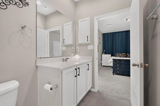 1429 Tierra Verde Loop NW, Los Lunas, NM 87031