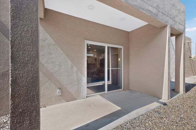 1429 Tierra Verde Loop NW, Los Lunas, NM 87031