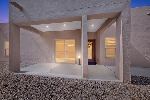 1429 Tierra Verde Loop NW, Los Lunas, NM 87031