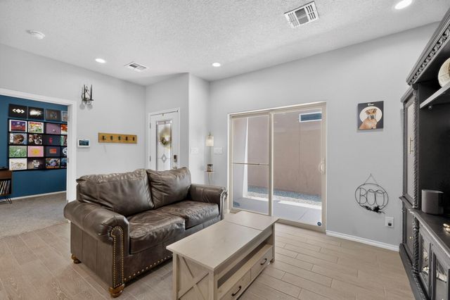 1429 Tierra Verde Loop NW, Los Lunas, NM 87031