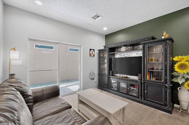 1429 Tierra Verde Loop NW, Los Lunas, NM 87031