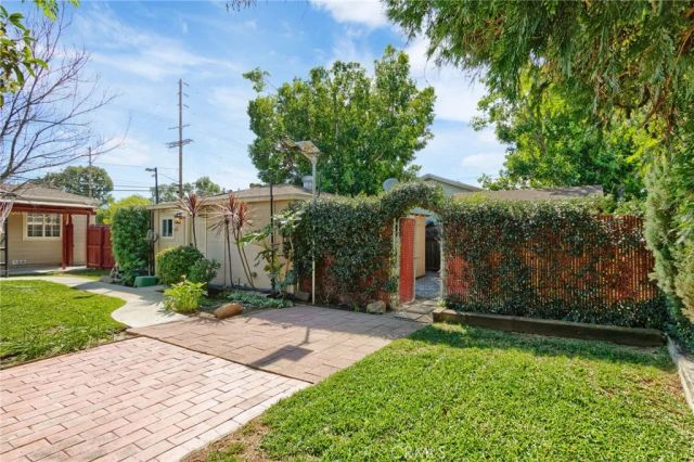 7309 Tampa, Reseda, CA 91335