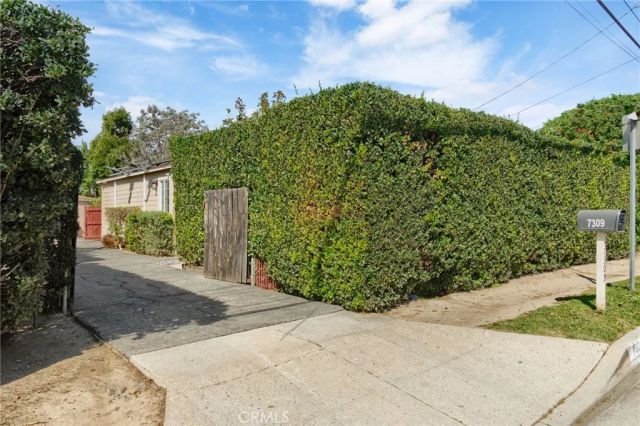 7309 Tampa, Reseda, CA 91335