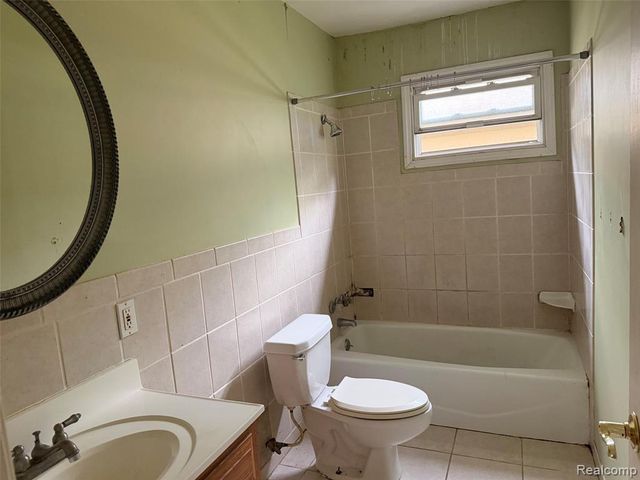6486 Syracuse Street, Taylor, MI 48180
