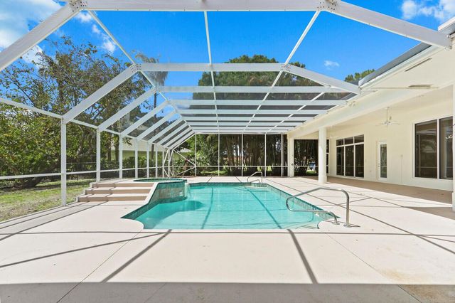 8280 Woodsmuir Drive, Palm Beach Gardens, FL 33412