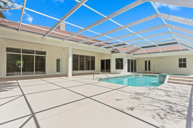 8280 Woodsmuir Drive, Palm Beach Gardens, FL 33412