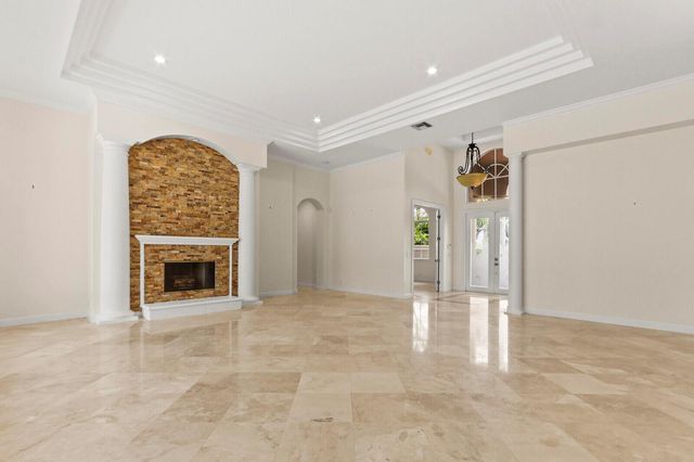 8280 Woodsmuir Drive, Palm Beach Gardens, FL 33412