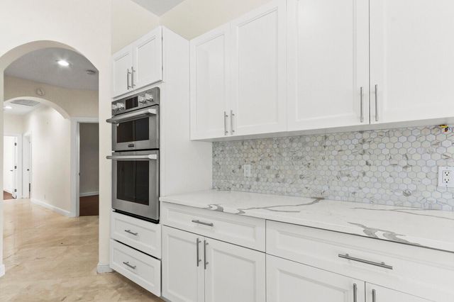 8280 Woodsmuir Drive, Palm Beach Gardens, FL 33412