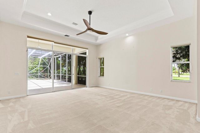 8280 Woodsmuir Drive, Palm Beach Gardens, FL 33412