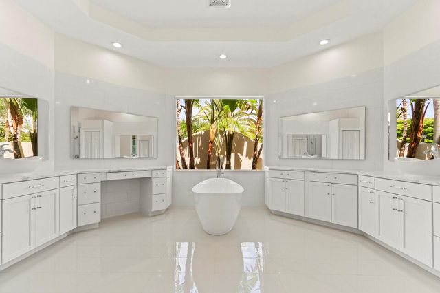 8280 Woodsmuir Drive, Palm Beach Gardens, FL 33412
