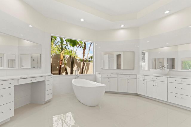 8280 Woodsmuir Drive, Palm Beach Gardens, FL 33412
