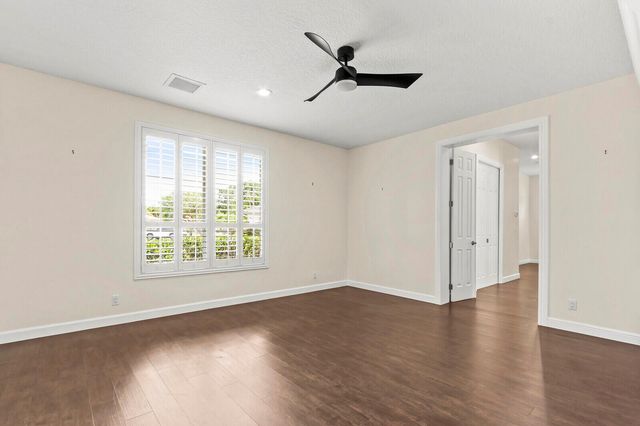 8280 Woodsmuir Drive, Palm Beach Gardens, FL 33412