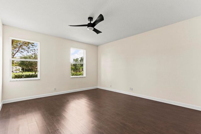 8280 Woodsmuir Drive, Palm Beach Gardens, FL 33412