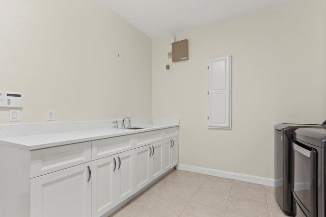 8280 Woodsmuir Drive, Palm Beach Gardens, FL 33412