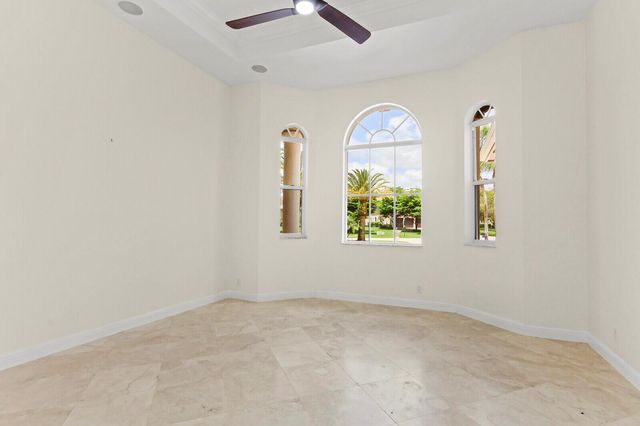 8280 Woodsmuir Drive, Palm Beach Gardens, FL 33412