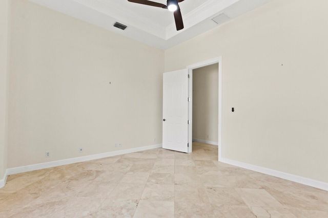 8280 Woodsmuir Drive, Palm Beach Gardens, FL 33412
