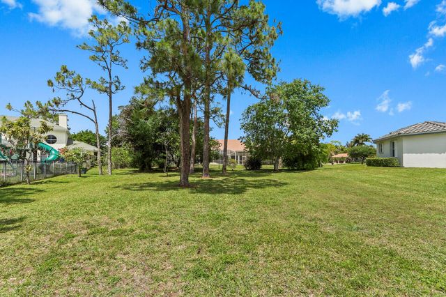 8280 Woodsmuir Drive, Palm Beach Gardens, FL 33412