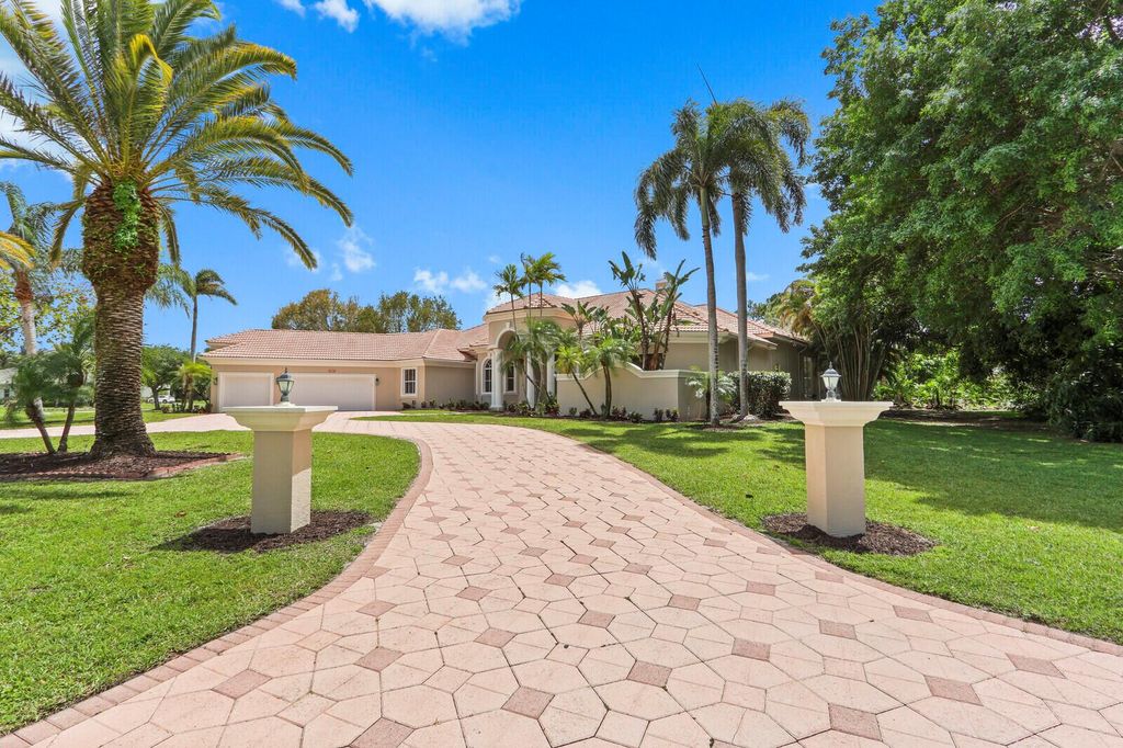 8280 Woodsmuir Drive, Palm Beach Gardens, FL 33412