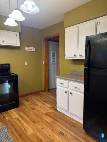 925 N Harth Ave Avenue, Madison, SD 57042