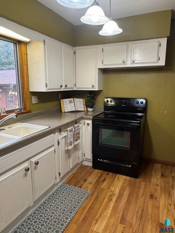 925 N Harth Ave Avenue, Madison, SD 57042