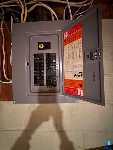 925 N Harth Ave Avenue, Madison, SD 57042