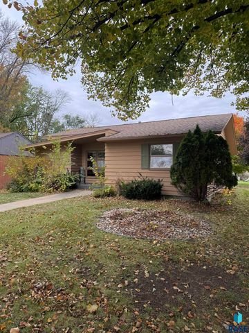 925 N Harth Ave Avenue, Madison, SD 57042