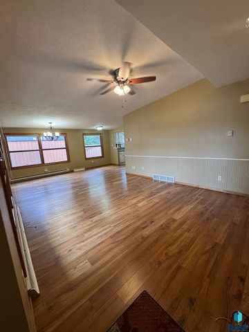 925 N Harth Ave Avenue, Madison, SD 57042