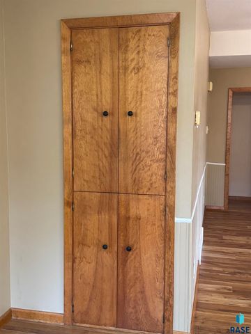 925 N Harth Ave Avenue, Madison, SD 57042