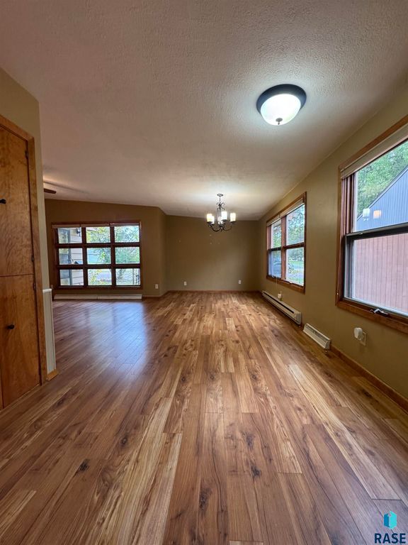 925 N Harth Ave Avenue, Madison, SD 57042