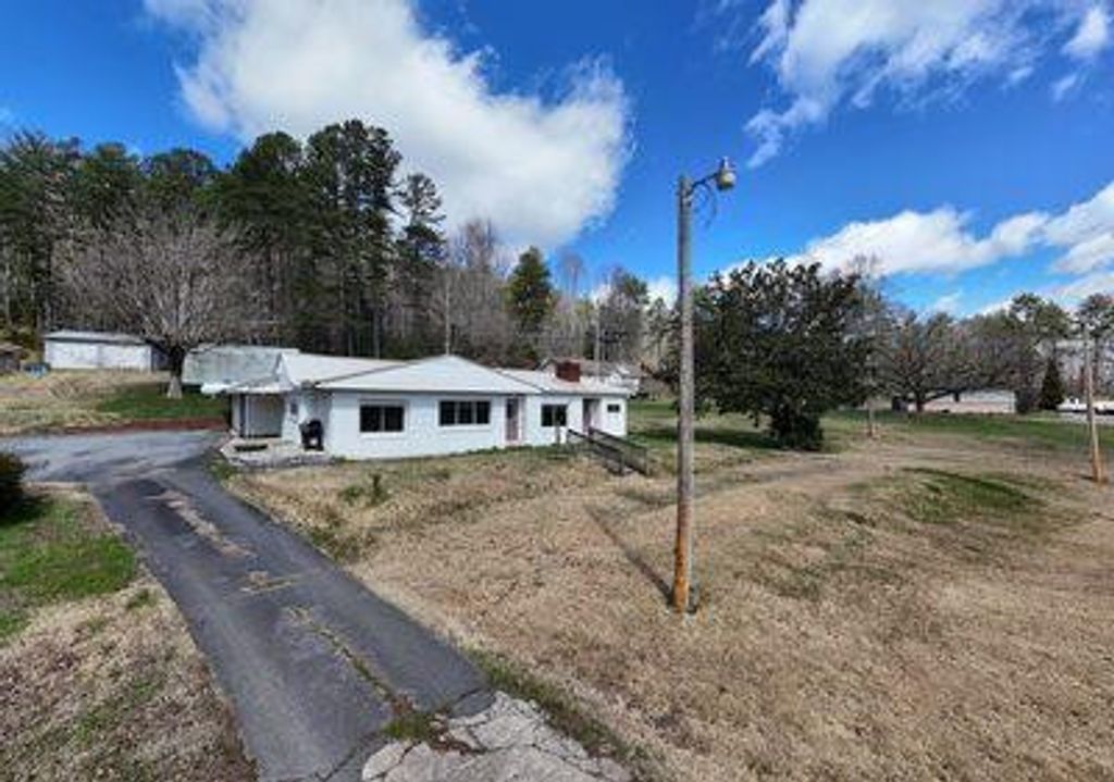 5380 W Us Highway 64, Murphy, NC 28906