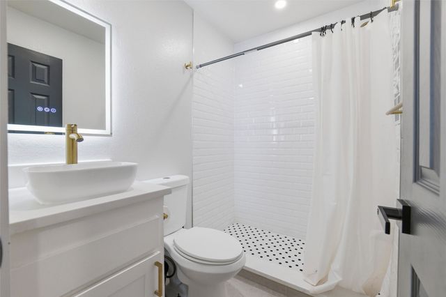 614 Greenbrook Lane, Grand Prairie, TX 75052