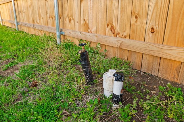 614 Greenbrook Lane, Grand Prairie, TX 75052