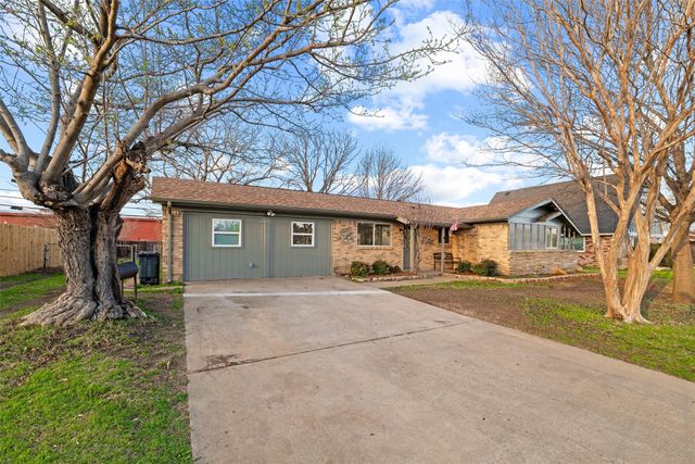 614 Greenbrook Lane, Grand Prairie, TX 75052