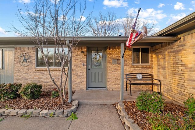 614 Greenbrook Lane, Grand Prairie, TX 75052