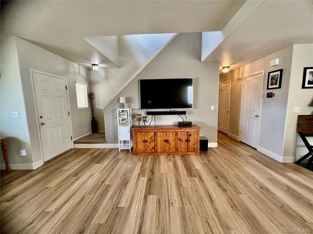 9744 Fox Den Dr, Littleton, CO 80125