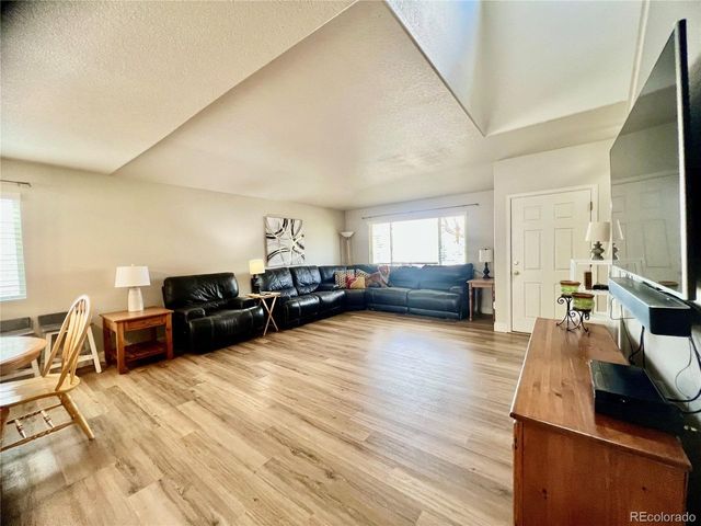 9744 Fox Den Dr, Littleton, CO 80125