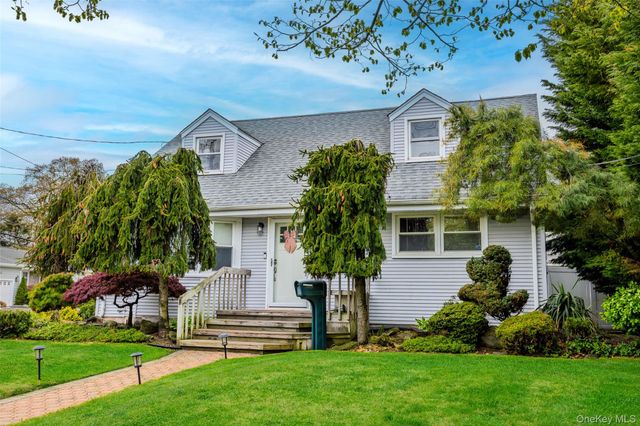 25 E Shore Drive, Massapequa, NY 11758