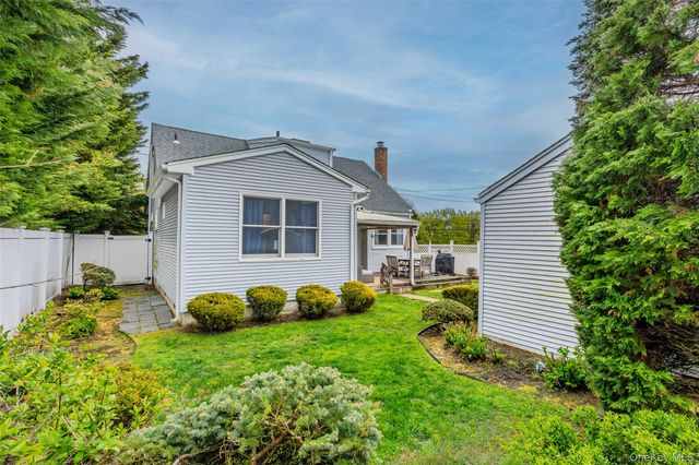 25 E Shore Drive, Massapequa, NY 11758