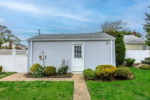 25 E Shore Drive, Massapequa, NY 11758