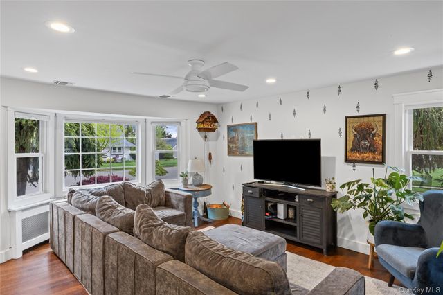 25 E Shore Drive, Massapequa, NY 11758