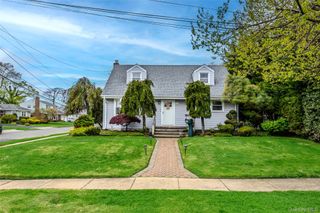 25 E Shore Drive, Massapequa, NY 11758