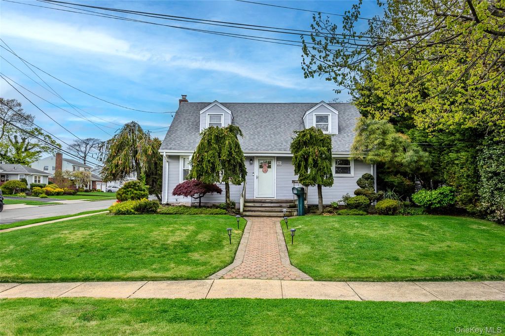 25 E Shore Drive, Massapequa, NY 11758