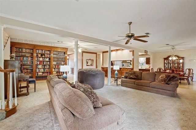 9011 Tavenor Ln, Houston, TX 77075