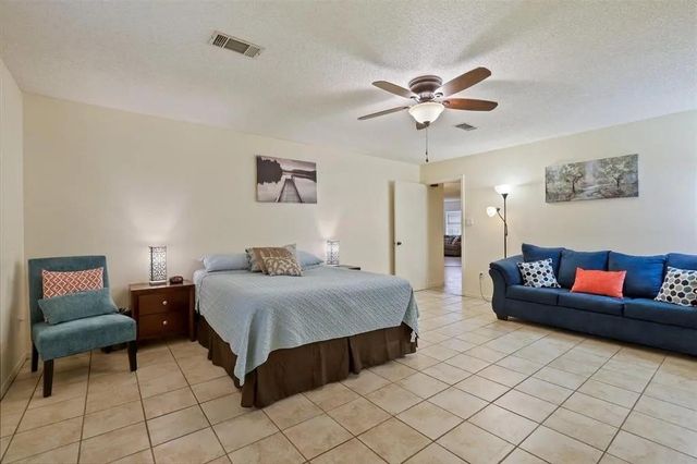 9011 Tavenor Ln, Houston, TX 77075