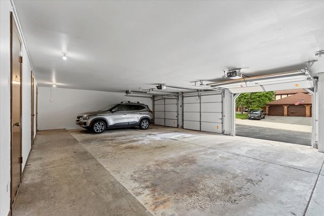 7711 W OAK RIDGE Court 2A, Palos Heights, IL 60463